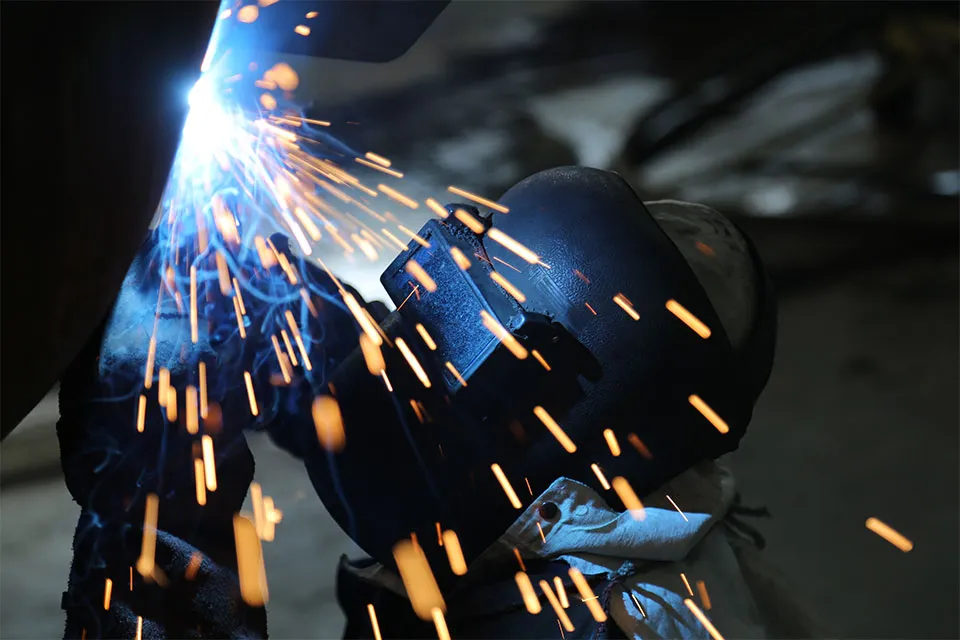 کیفیت تریلی‌های مارال صنعت با جوشکاری رباتیک